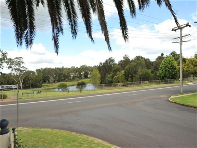 275 Mackenzie Street, Centenary Heights QLD 4350