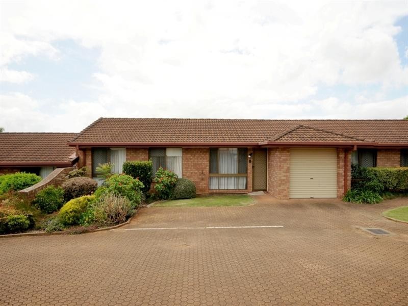 Unit 9, 301 Bridge Street, Newtown QLD 4350