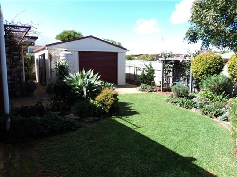 10 Bernborough Court, Glenvale QLD 4350