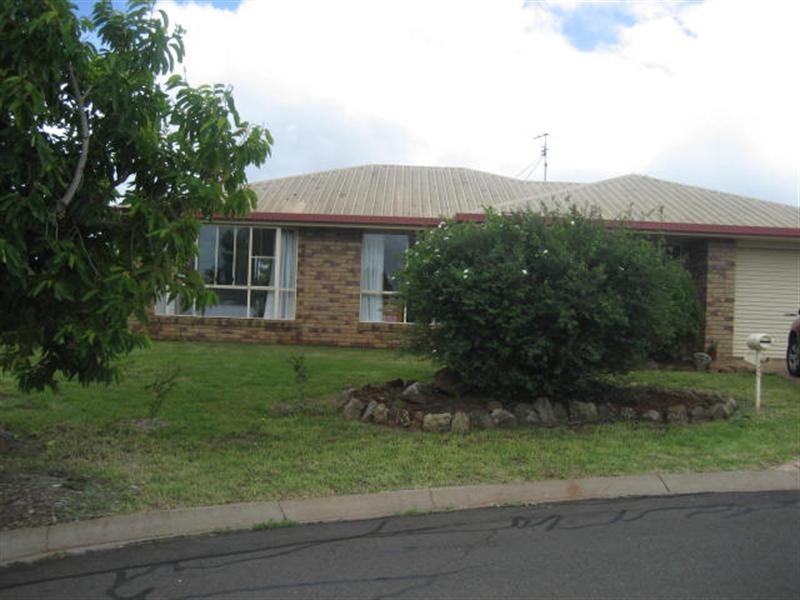 5 Oaklands Court, Glenvale QLD 4350