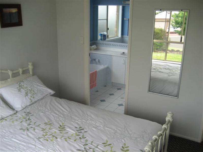 5 Oaklands Court, Glenvale QLD 4350