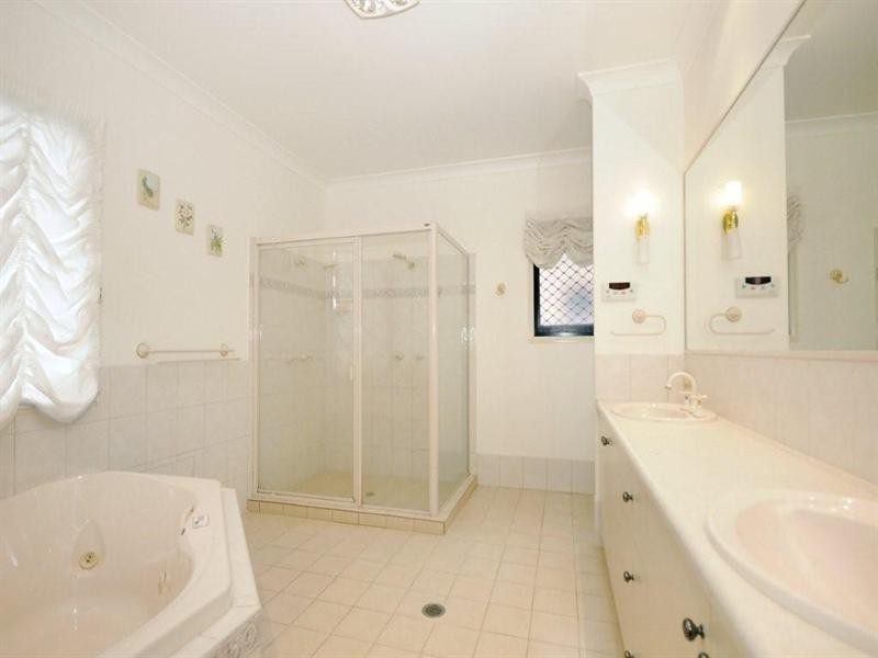 19 Glen Eagles Drive, Middle Ridge QLD 4350
