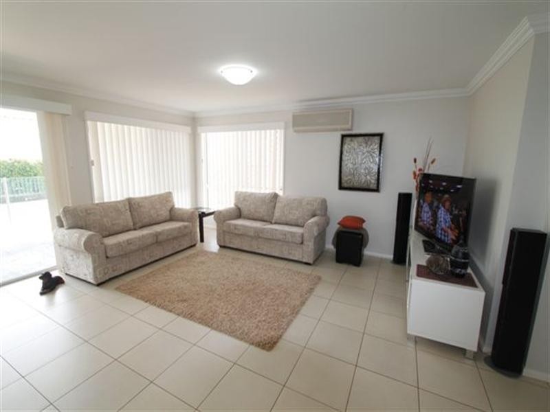 8 Nioka Drive, Highfields QLD 4352