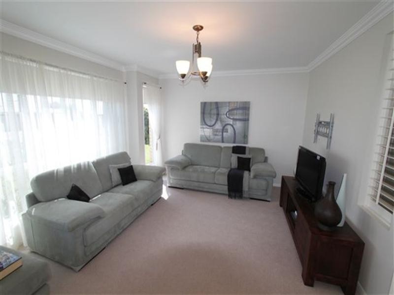 8 Nioka Drive, Highfields QLD 4352