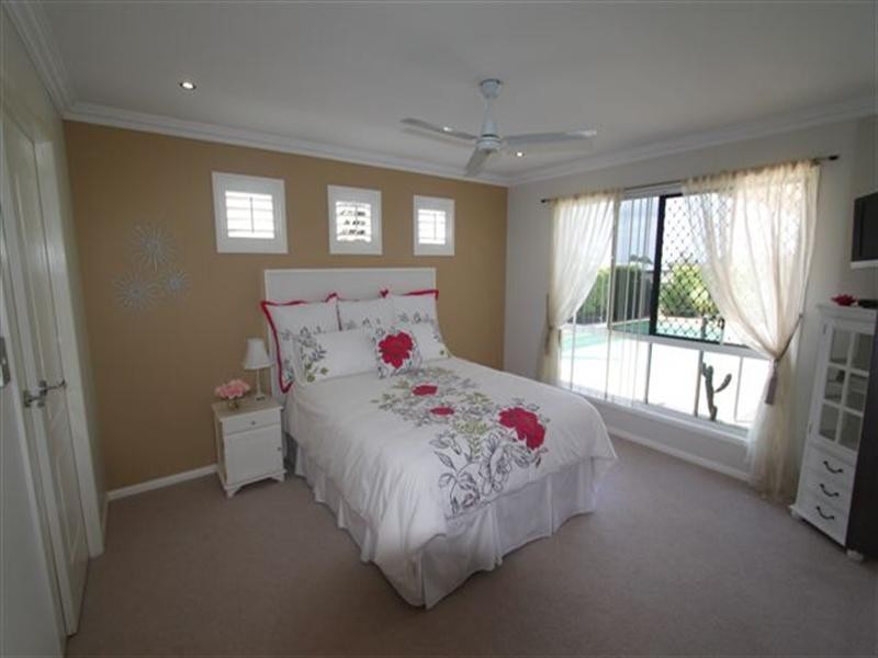 8 Nioka Drive, Highfields QLD 4352