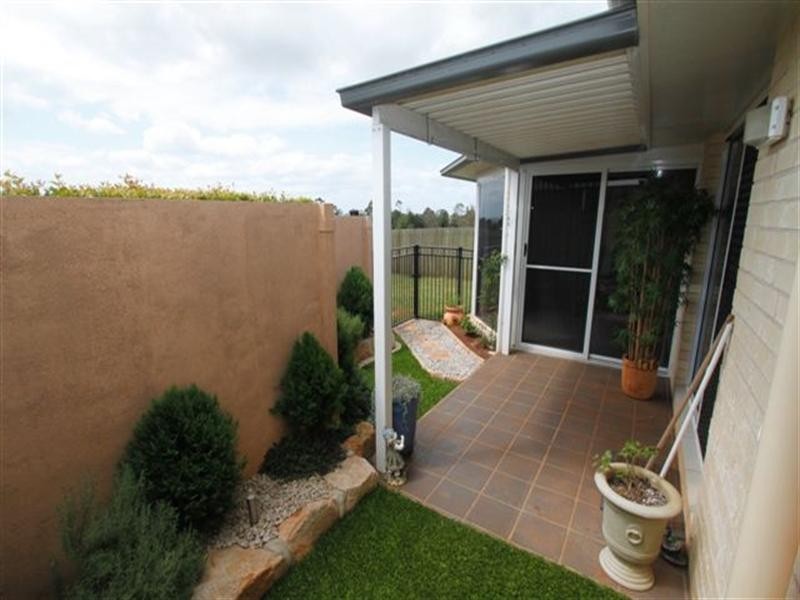 8 Nioka Drive, Highfields QLD 4352