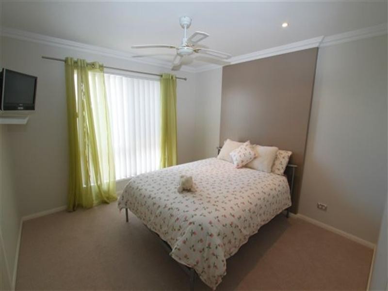 8 Nioka Drive, Highfields QLD 4352