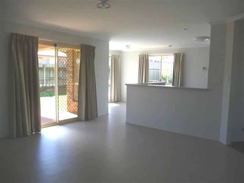 5 Oaklands Court, Glenvale QLD 4350