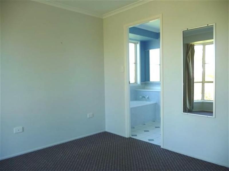 5 Oaklands Court, Glenvale QLD 4350