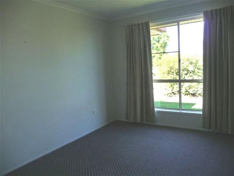 5 Oaklands Court, Glenvale QLD 4350