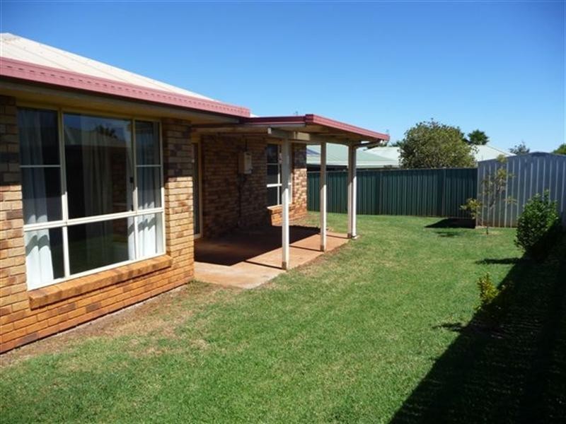 5 Oaklands Court, Glenvale QLD 4350