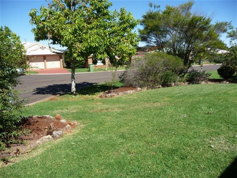 5 Oaklands Court, Glenvale QLD 4350