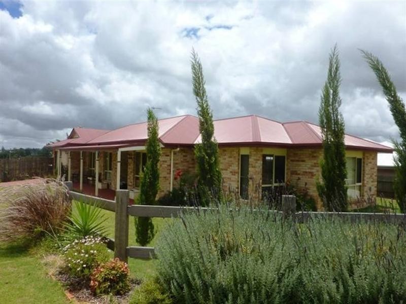 37 Hinchcliffe Drive, Kearneys Spring QLD 4350