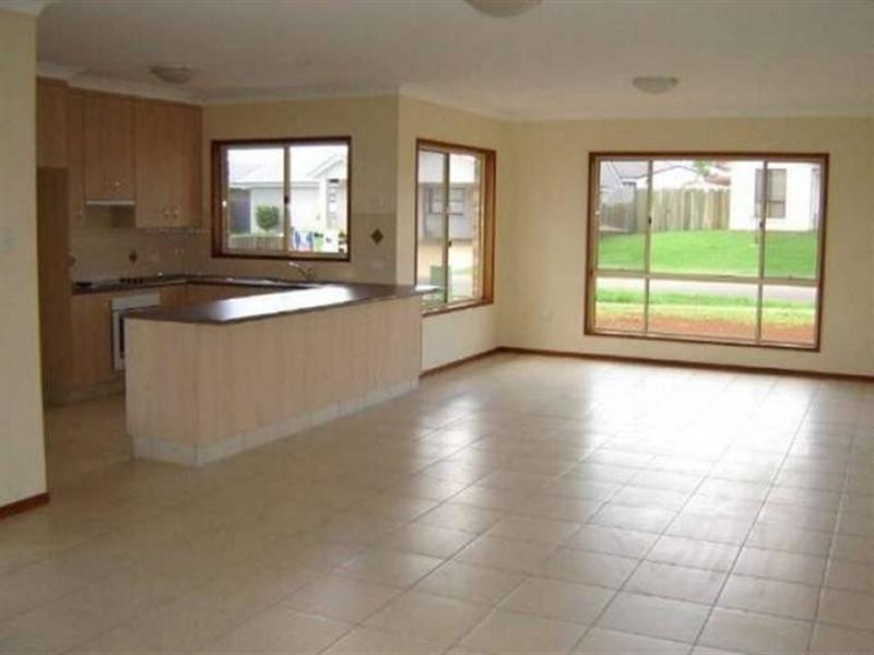 37 Hinchcliffe Drive, Kearneys Spring QLD 4350