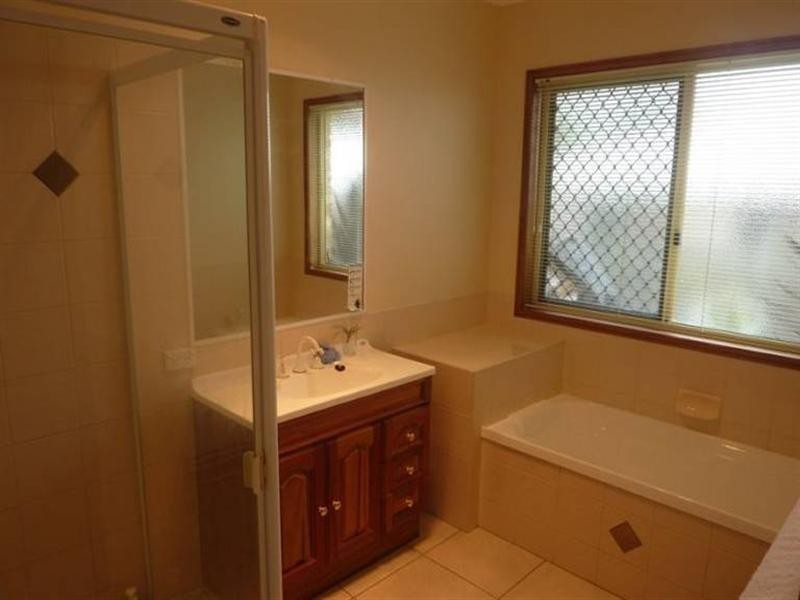 37 Hinchcliffe Drive, Kearneys Spring QLD 4350