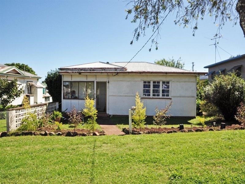 5 Kelfield Street, North Toowoomba QLD 4350