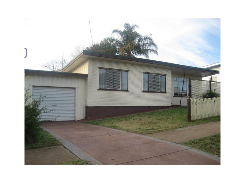 84 Holberton Street, Newtown QLD 4350