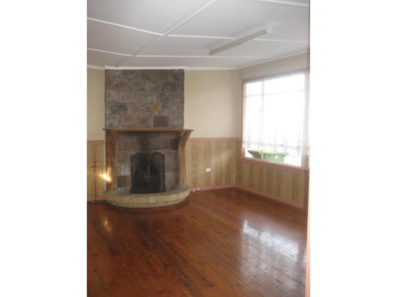 84 Holberton Street, Newtown QLD 4350