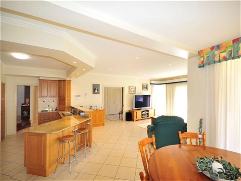 6 Spring Garden Court, Middle Ridge QLD 4350