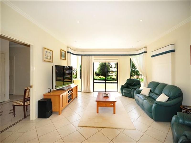 6 Spring Garden Court, Middle Ridge QLD 4350