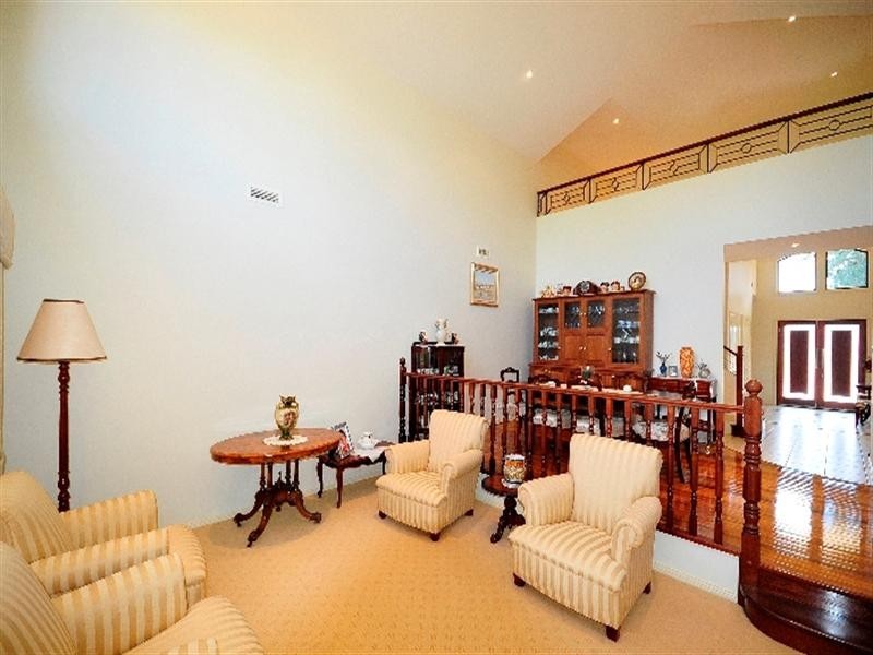 6 Spring Garden Court, Middle Ridge QLD 4350