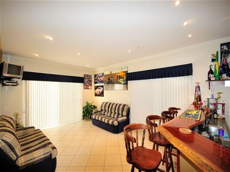 6 Spring Garden Court, Middle Ridge QLD 4350