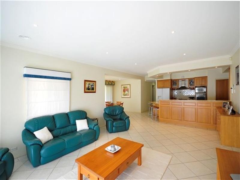 6 Spring Garden Court, Middle Ridge QLD 4350