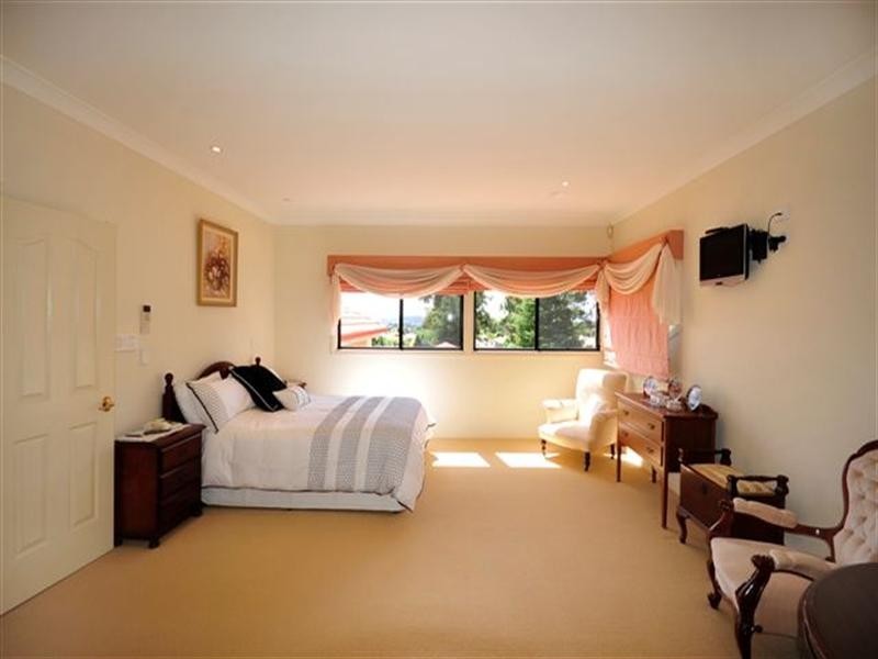 6 Spring Garden Court, Middle Ridge QLD 4350