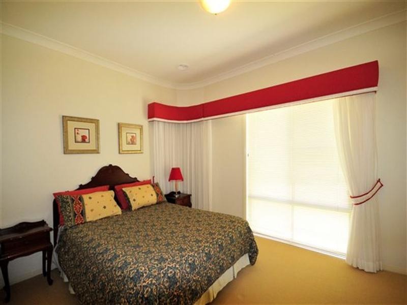 6 Spring Garden Court, Middle Ridge QLD 4350