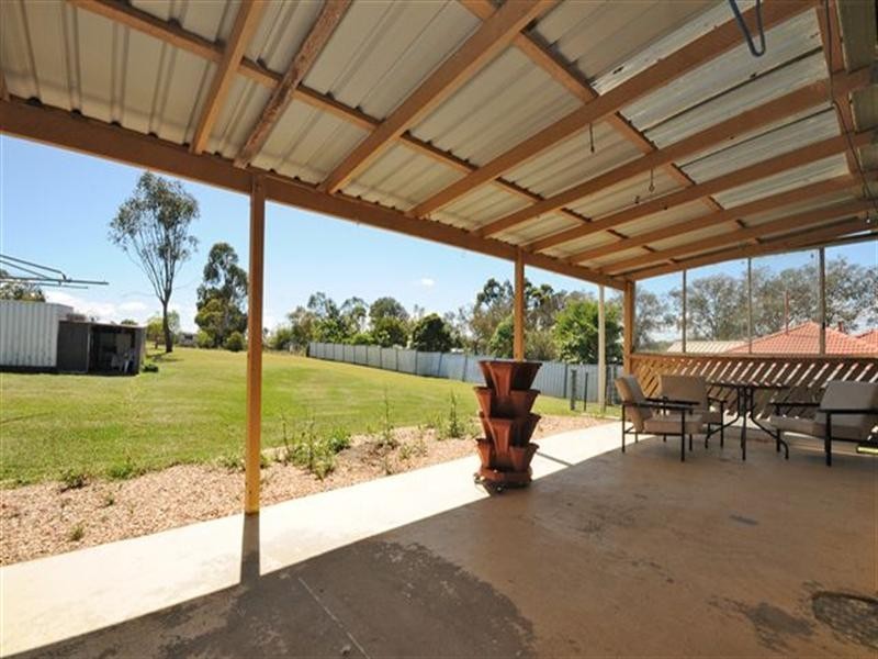 7 Neville Street, Meringandan West QLD 4352