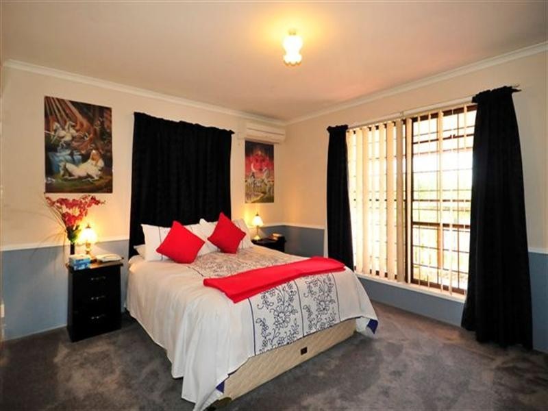 28 Champagne Crescent, Wilsonton Heights QLD 4350