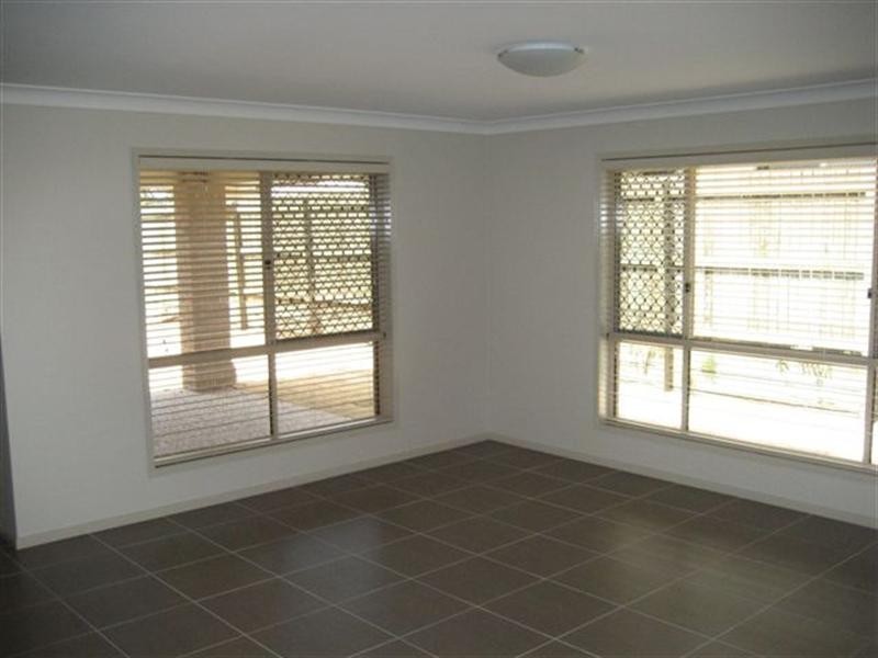 33 Sunset Drive, Glenvale QLD 4350