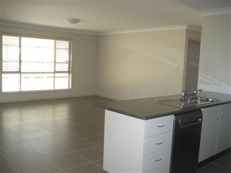 33 Sunset Drive, Glenvale QLD 4350