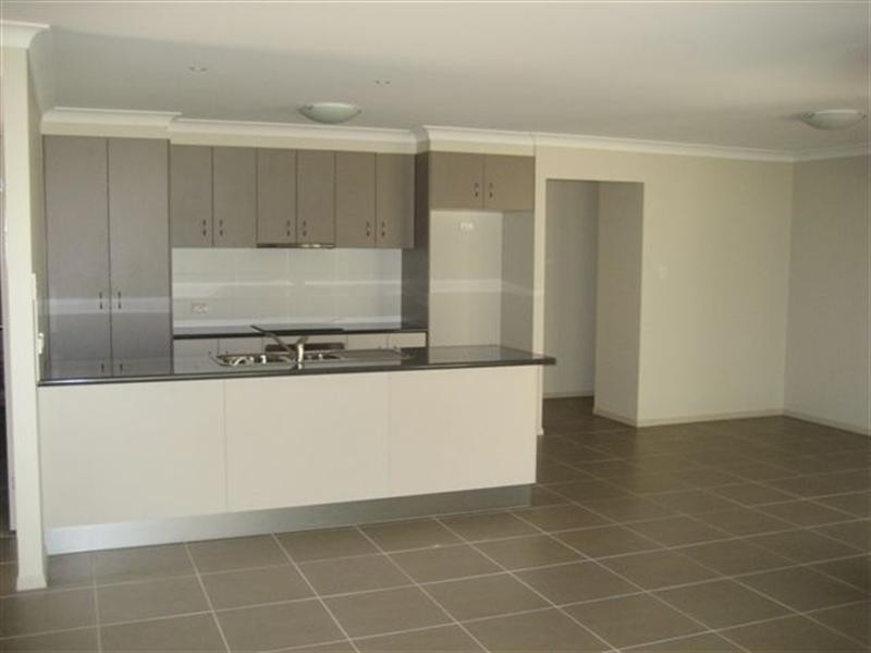 33 Sunset Drive, Glenvale QLD 4350