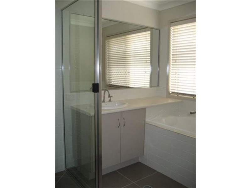 33 Sunset Drive, Glenvale QLD 4350