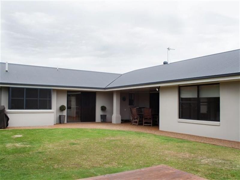 26 Hinchcliffe Drive, Kearneys Spring QLD 4350
