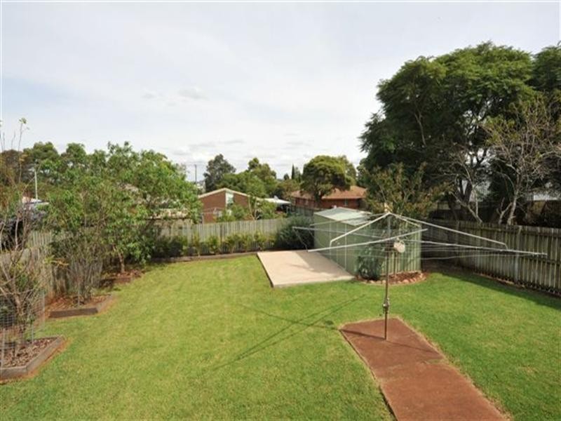 11 Mooney Street, Harlaxton QLD 4350