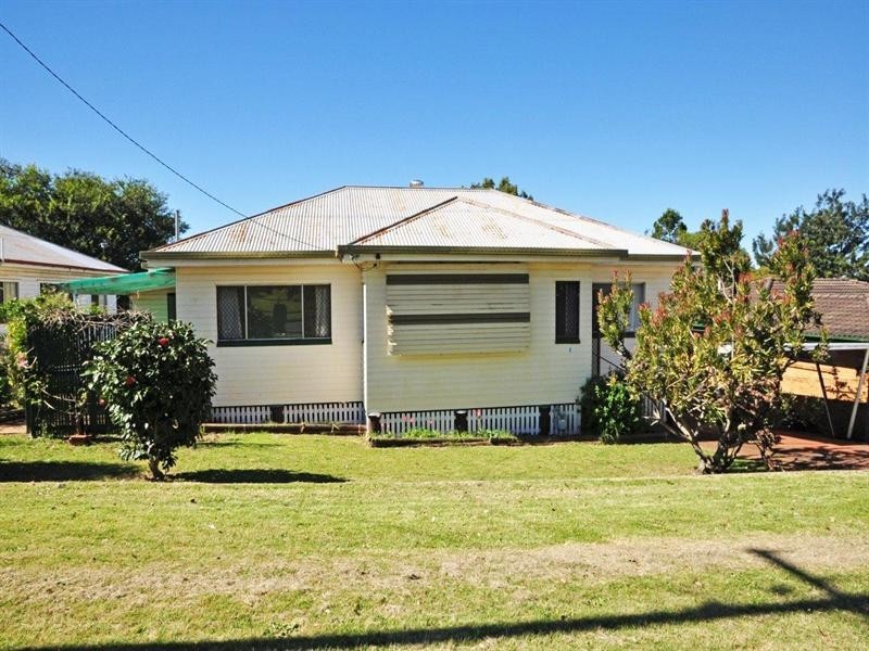 6 Donegal Street, Rockville QLD 4350