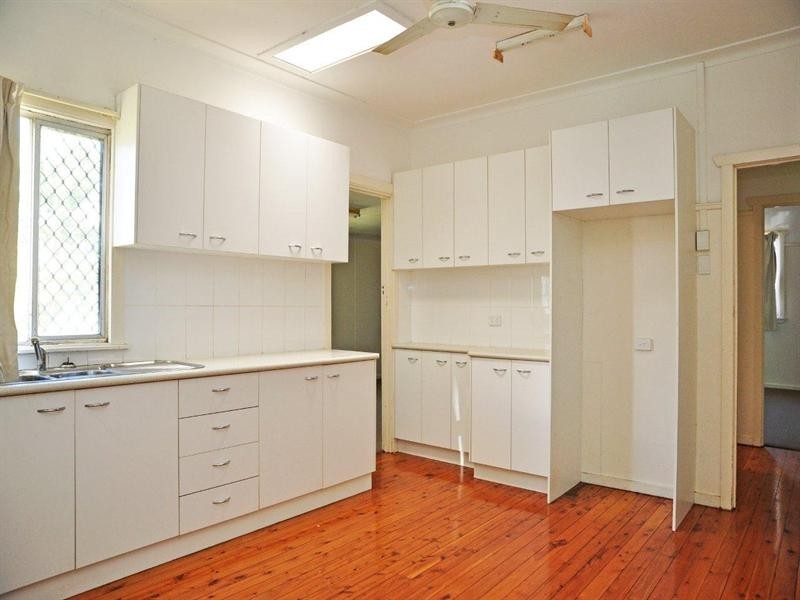 6 Donegal Street, Rockville QLD 4350