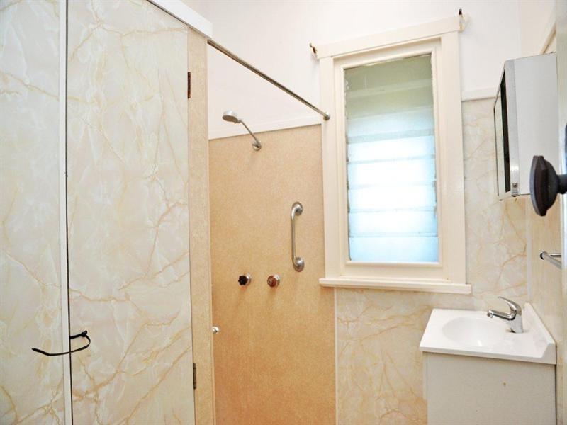 6 Donegal Street, Rockville QLD 4350