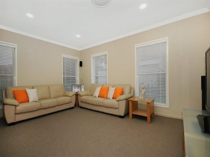 10 Saba Court, Middle Ridge QLD 4350