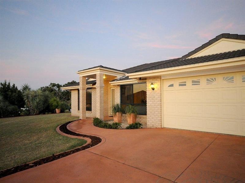12 Glenmorgan Court, Glenvale QLD 4350