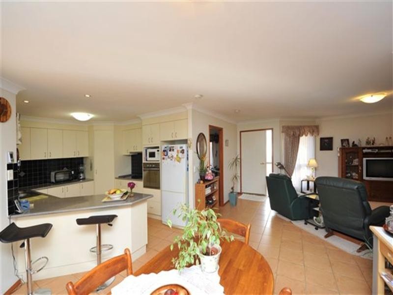 Unit 2, 5 Leichhardt Street, Centenary Heights QLD 4350