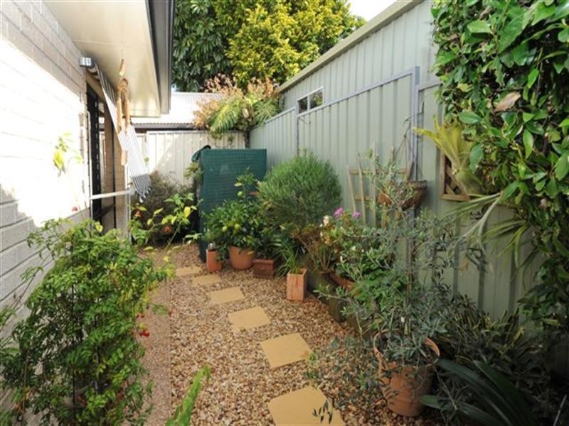 Unit 2, 5 Leichhardt Street, Centenary Heights QLD 4350