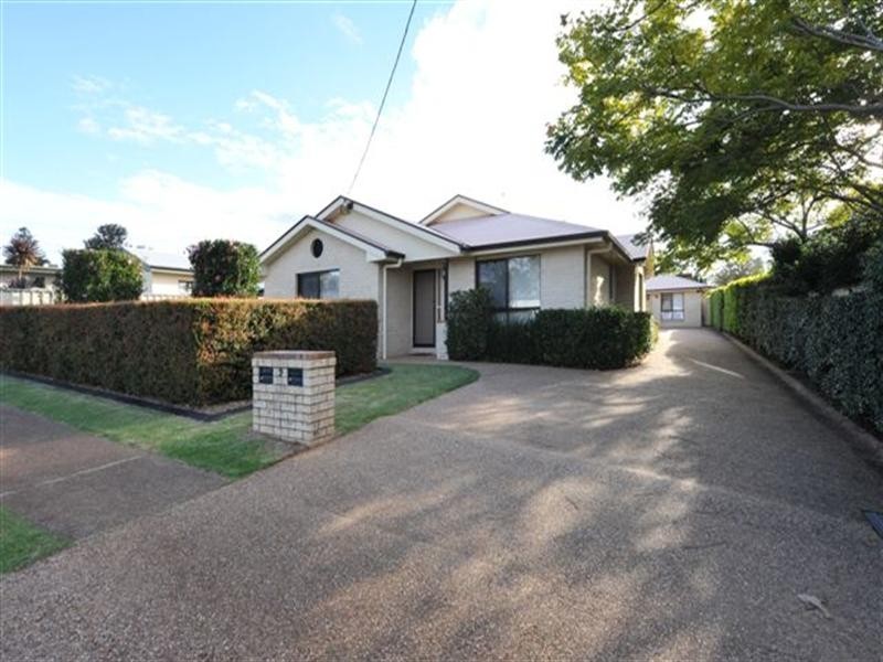 Unit 2, 5 Leichhardt Street, Centenary Heights QLD 4350