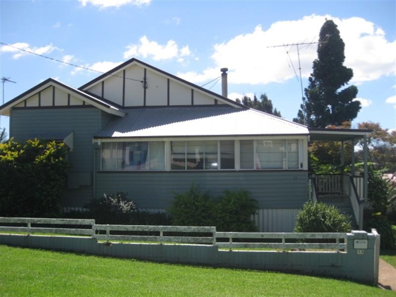 11 Seaton Street, South Toowoomba QLD 4350