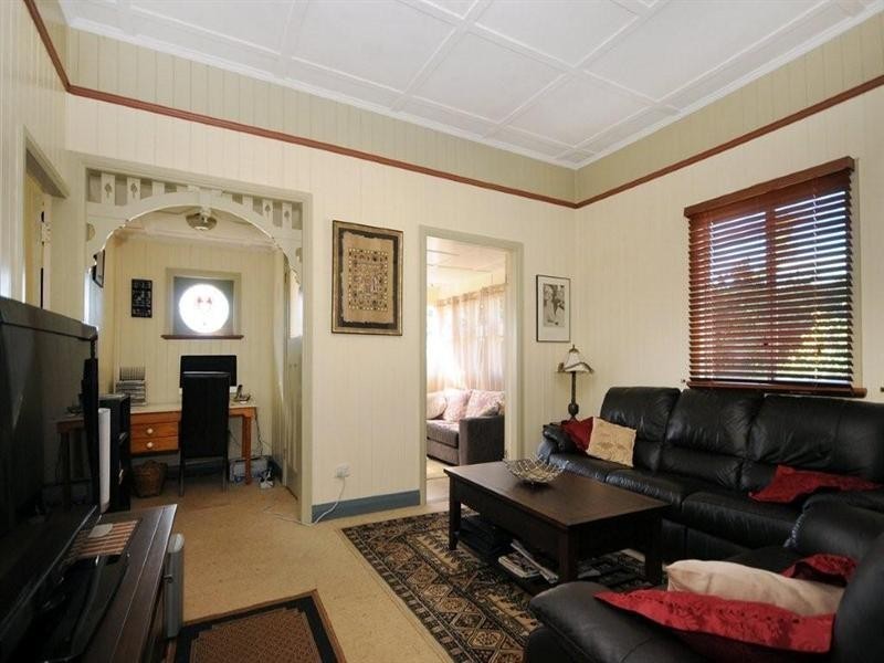 8 Eton Street, East Toowoomba QLD 4350