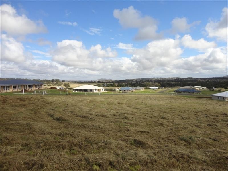 12 Beaumont Avenue, Highfields QLD 4352