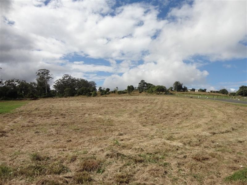 12 Beaumont Avenue, Highfields QLD 4352