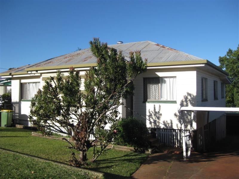 6 Donegal Street, Rockville QLD 4350